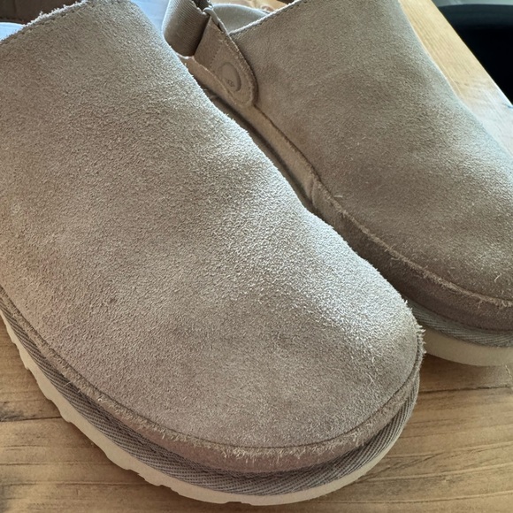 UGG Women’s Goldenstar Clog - Picture 6 of 7